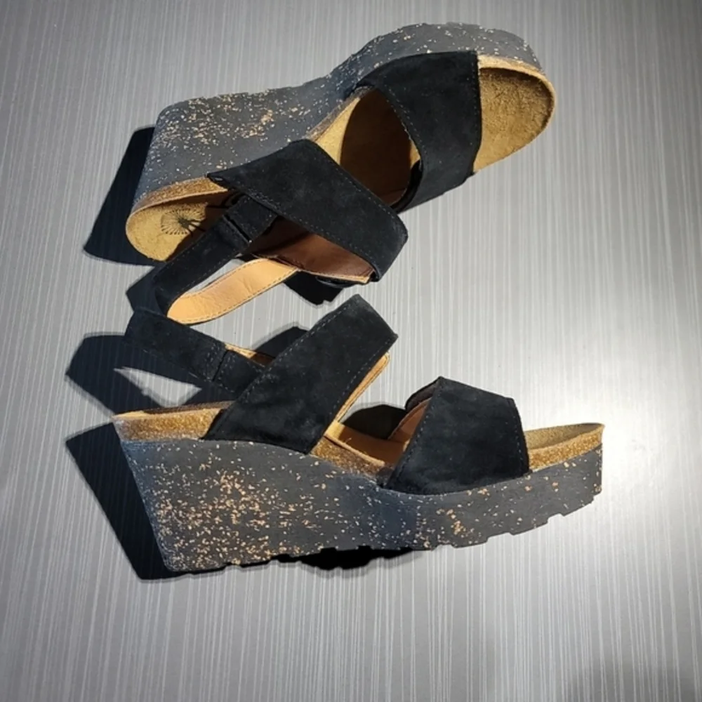 OTBT Peasant Women's 7.5 Black Suede & Painted Cork Wedge Sandals NWOT‎